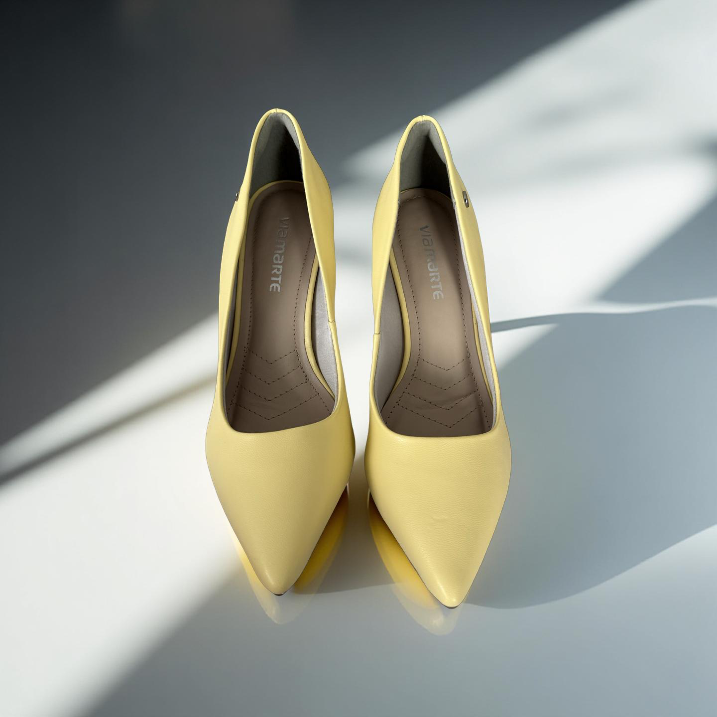 Tacones Amarillos Elegantes - Via Marte